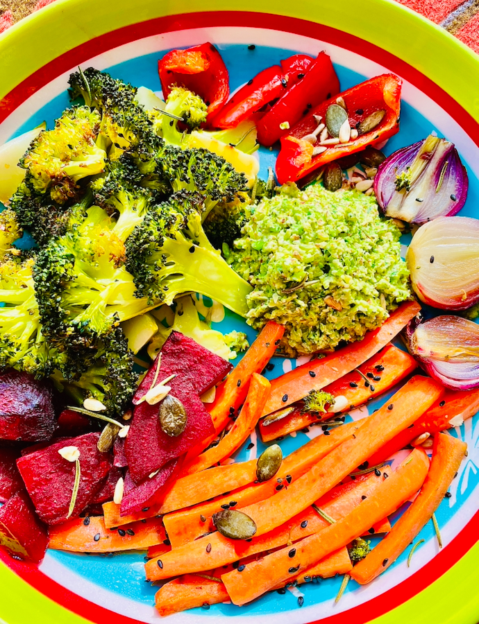 OFENGEMÜSE mit mandeliger Brokkoli-Erbsen-Creme